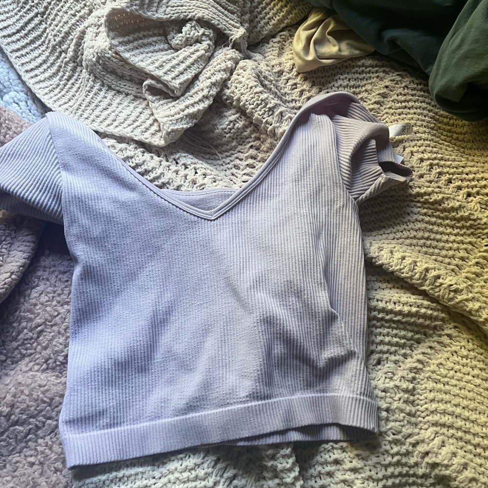 Lavender v neck cropped tee.